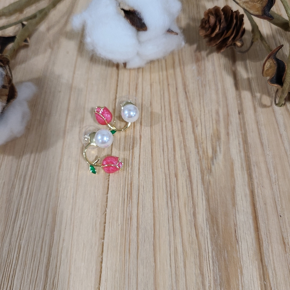 🌷⚘️NEW🌷⚘️BEAUTIFUL!! Tulip and Faux Pearl Earrings in GOLD 🌷⚘️ - Picture 13 of 16
